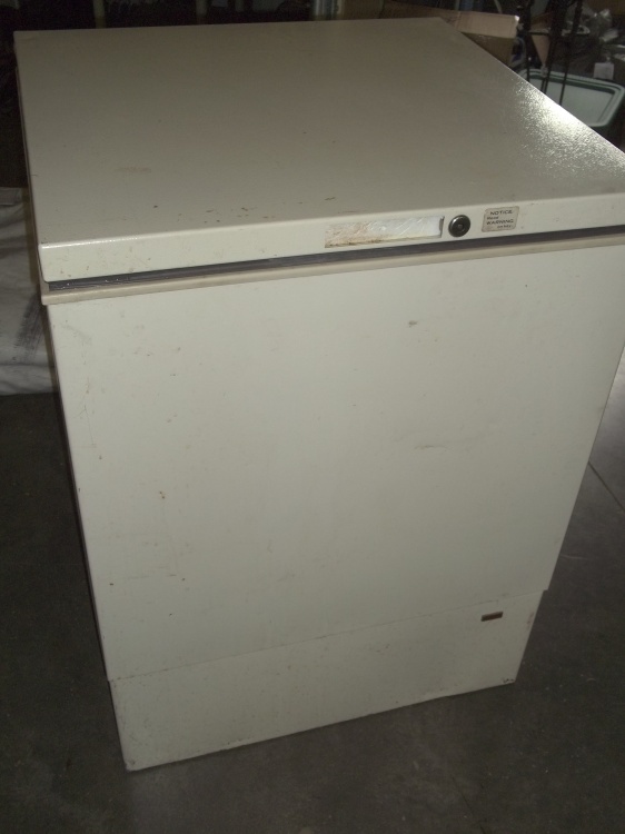lot 163 image: Working Chest Freezer  22 x 22 x 22