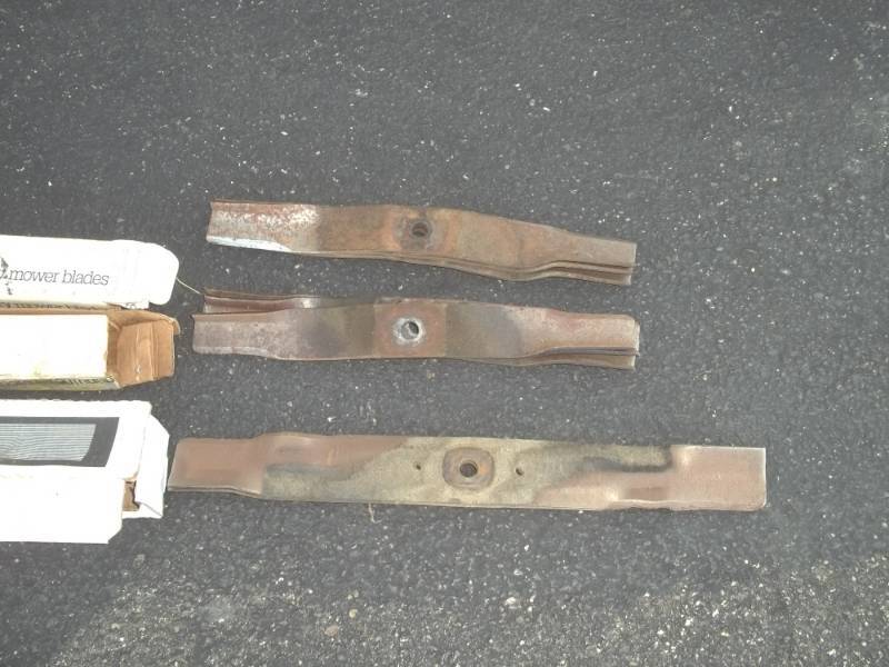 lot 168 image: Mower Blades