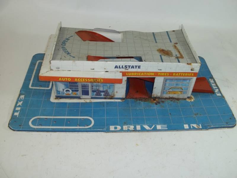 lot 173 image: Tin All State Service Station Toy