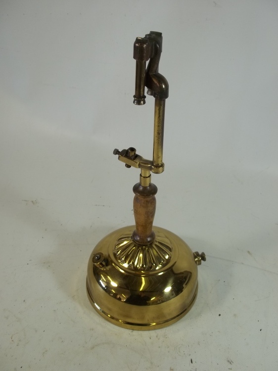 lot 177 image: Coleman Lamp and Stove Company Instant lite