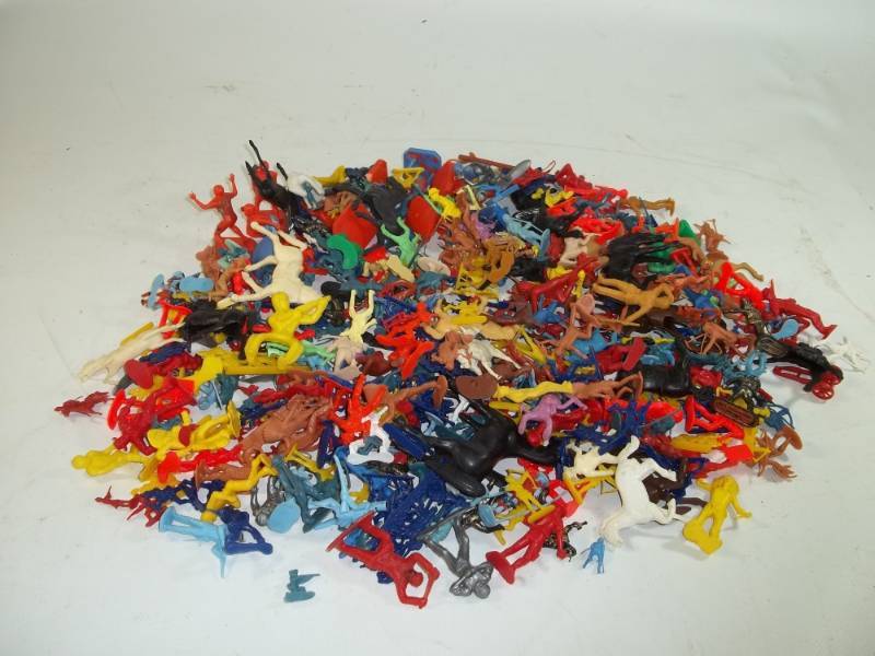lot 180 image: Vintage Cowboy Indian and Solders and More  Big Lot