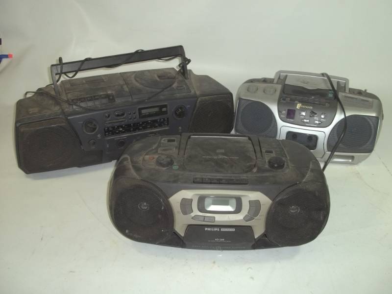 lot 188 image: 3 Boom Boxes Radio and CD Players
