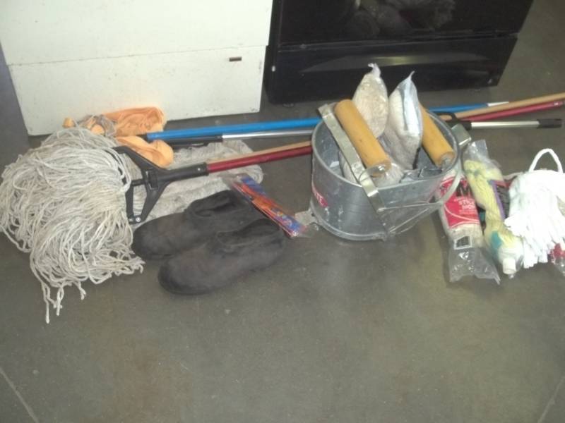 lot 189 image: Large lot of Mops and Cleaning Supplies
