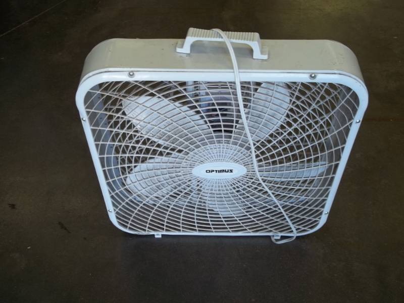 lot 194 image: Box Fan