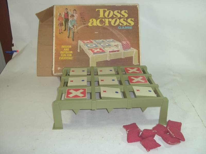 lot 198 image: Vintage Toss Across Game