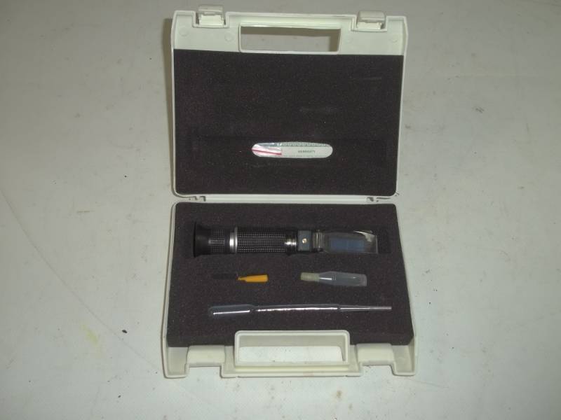 lot 199 image: Sugar  Brix Refractometer 0 to 32% Sper Scientific 300001