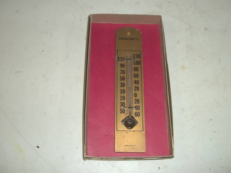 lot 200 image: Vintage Thermometer
