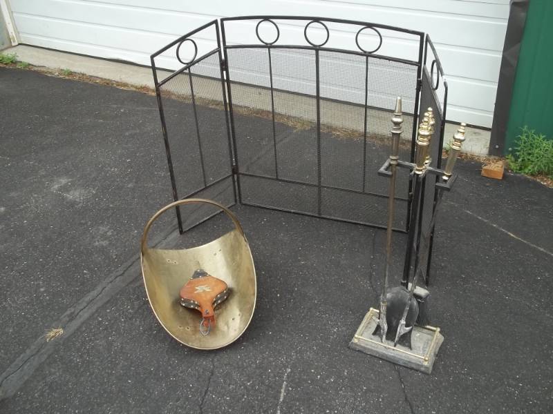 lot 213 image: Fireplace set with Screen, Cleaning Kit , bellows and log Holder