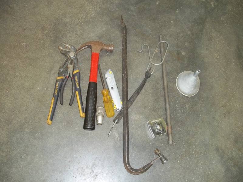 lot 214 image: Assorted Tools