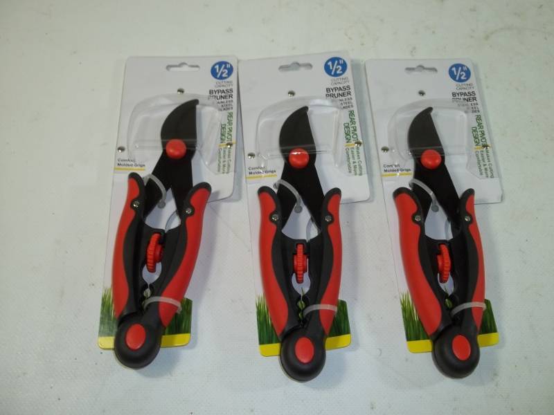 lot 226 image: 3 12 Bypass Pruners Stainless Steel Blade