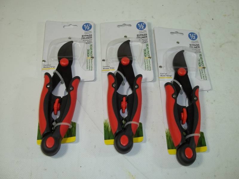 lot 227 image: 3 12 Bypass Pruners Stainless Steel Blade