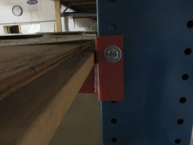 lot 142 image: Cantilever Racking