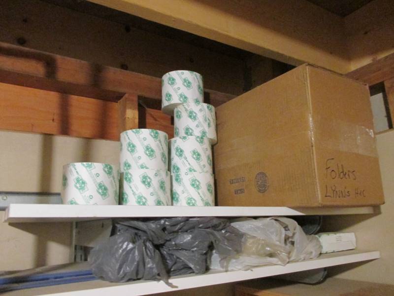 lot 159 image: Bathroom Shelving  Contents