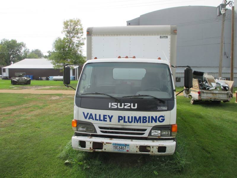 lot 13 image: Isuzu Diesel Work Truck