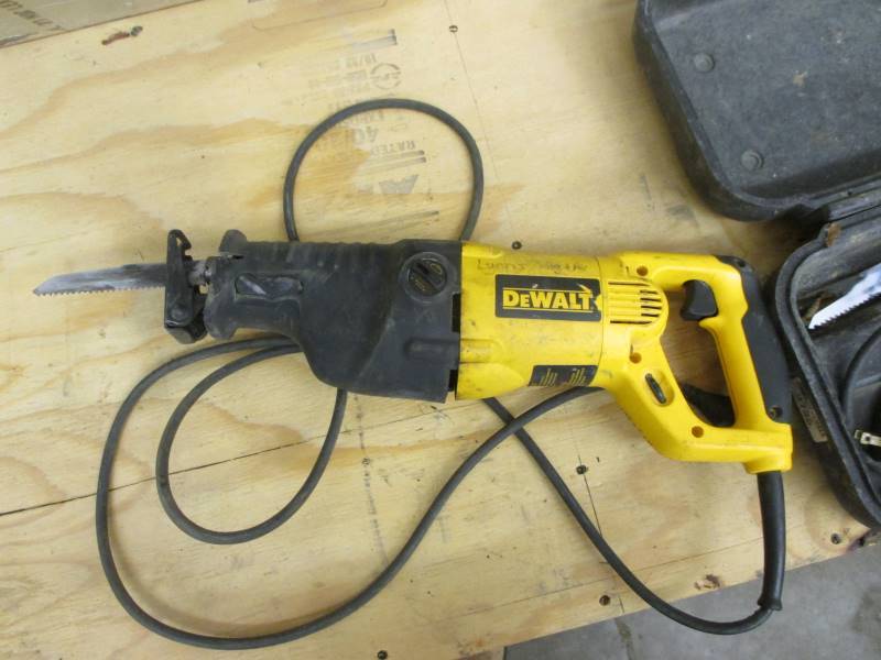 lot 24 image: DeWalt & Porter Cable Sawzalls