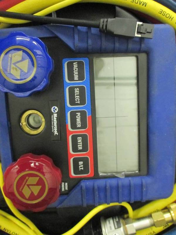 lot 26 image: Mastercool Digital Manifold Set