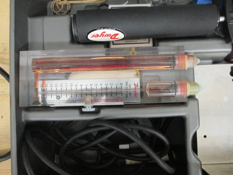 lot 33 image: Dwyer Smoke Gauge
