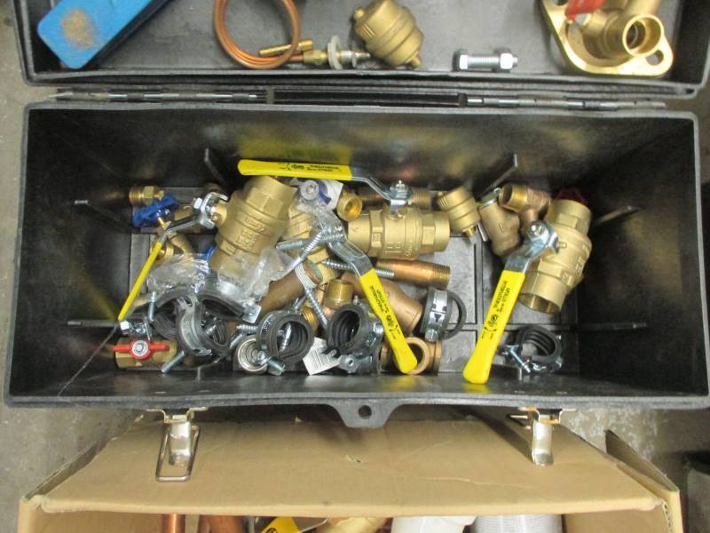 lot 46 image: Lot of Copper & Brass FittingsValves