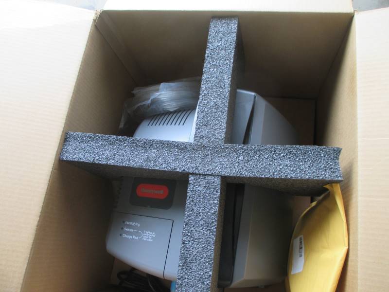 lot 58 image: (New) Honeywell Truease Humidifier