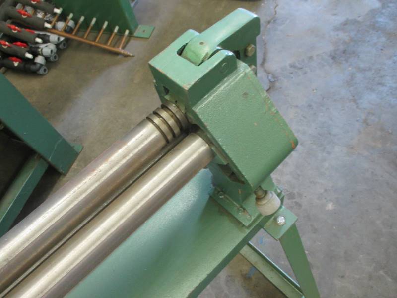 lot 9 image: Tin Knocker 2236 Manual Roller