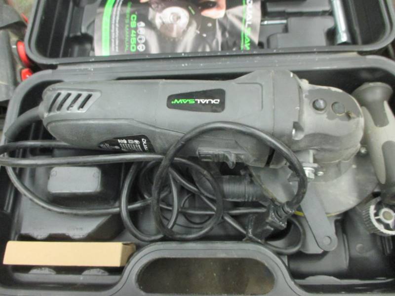 lot 83 image: Dual SawGrinder Trouble Light, Weather Radio