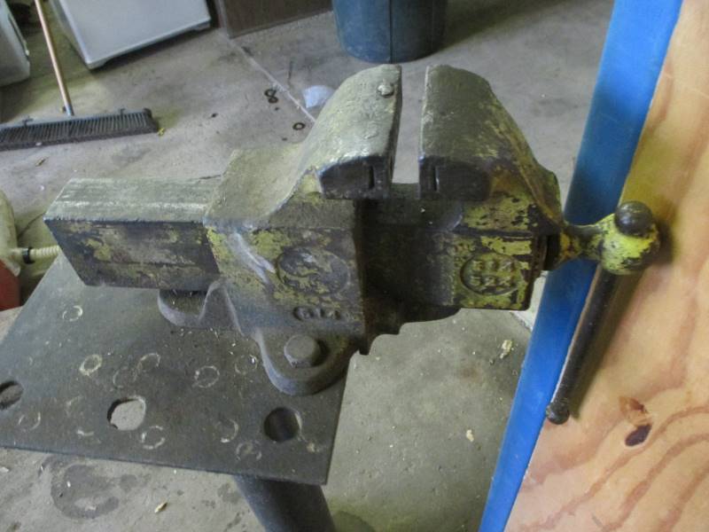 lot 132 image: Vise  Stand
