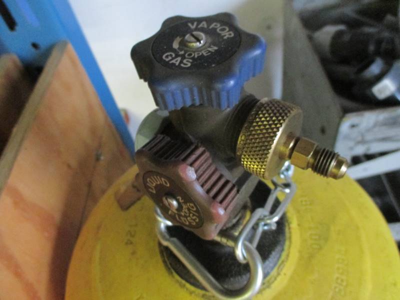 lot 133 image: Tank wR12  Empty CO2 Tank