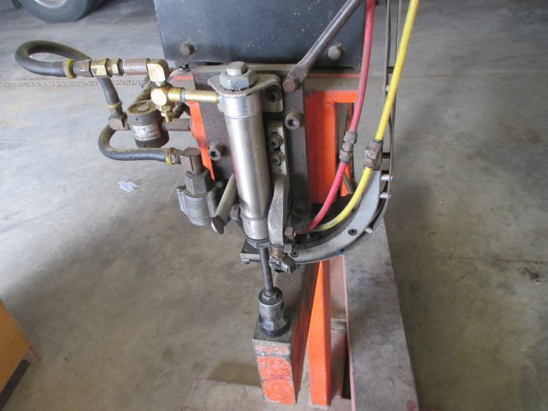 lot 12-2 image: Gripnail Fastening System Automatic Fastening Center