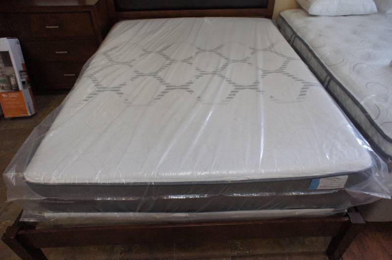 New - QUEEN Size ALDERCREST FIRM Firm Mattress - MSRP $ 1299.99