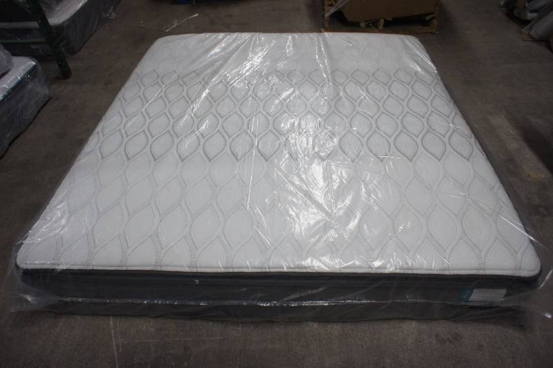 New - KING Size SOLIAS PLUSH EURO PILLOWTOP  Firm Mattress - MSRP $ 2499.99