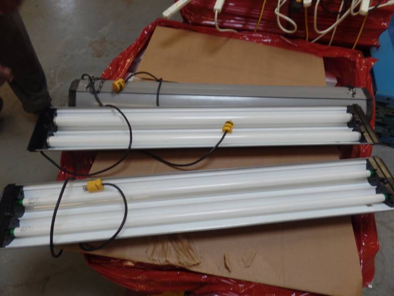 PLUG IN SHOP LIGHTS