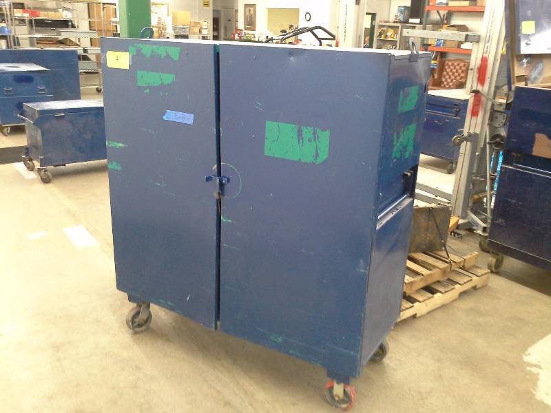 lot 4 image: Greenlee Gang Box on Wheels