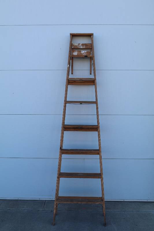 Wood Step Ladder