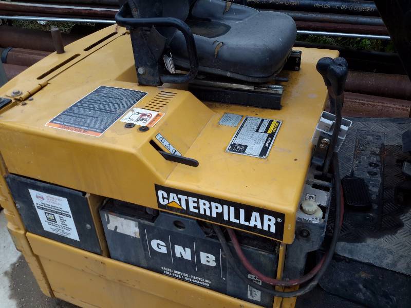 lot 8 image: Caterpillar, Model EP15T-36 V Fork lift