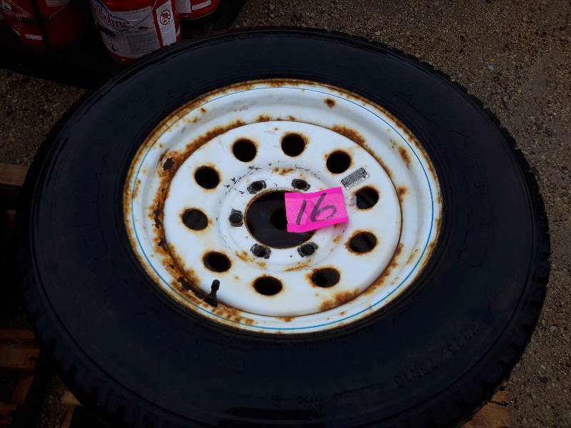 lot 16 image: 3 Good Year Radial Tires