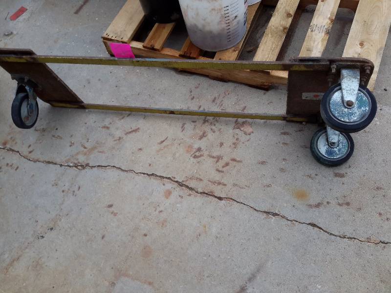 lot 41 image: Flat Rollinig Cart.