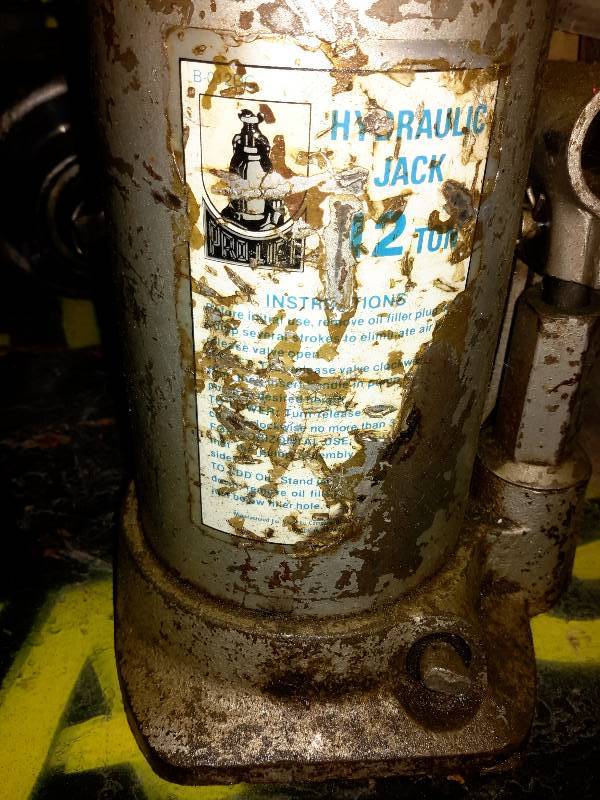lot 127 image: 12 Ton Hydraulic Jack