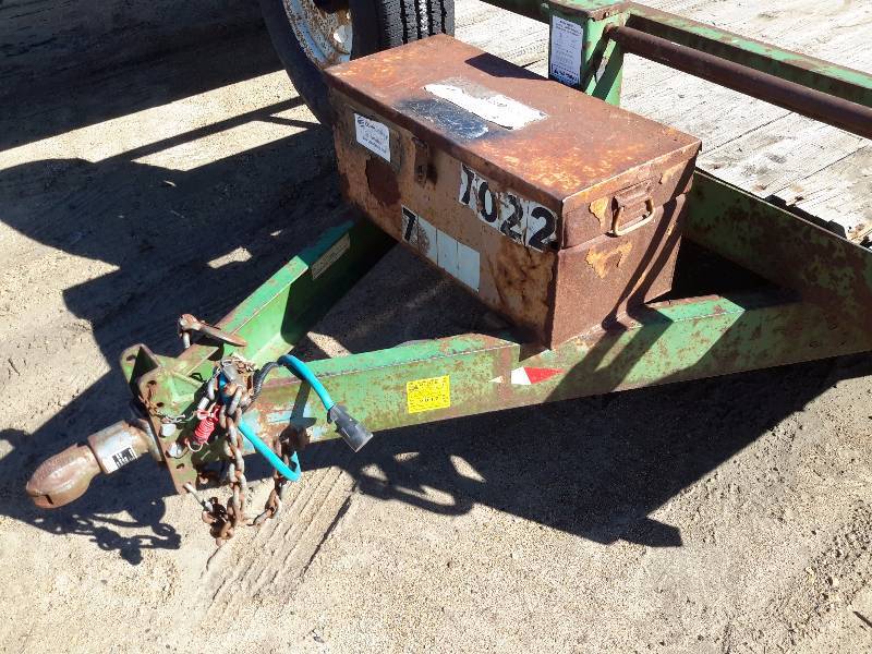 lot 1A image: 2004 Tomahawk Trailer