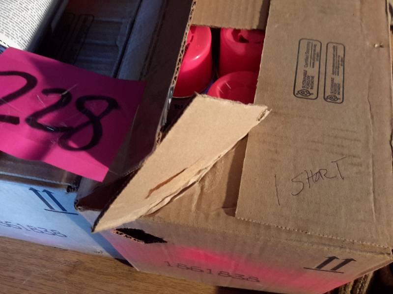 lot 228 image: 2 case of pink and orange MarkerSpray paint
