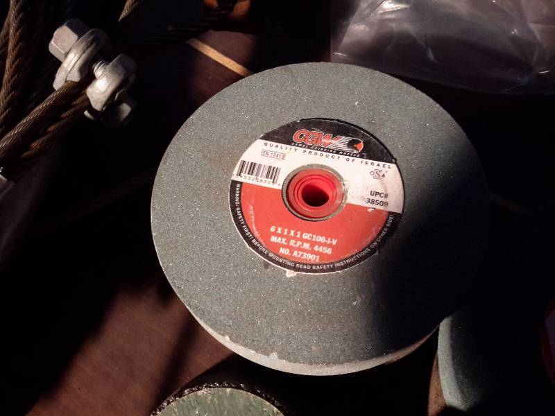 lot 251 image: 5, 6 in Grinding Wheels, 1 specialty wheel as shown