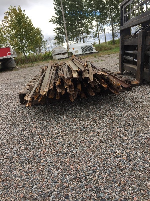 1 - PALLET OF T-POSTS