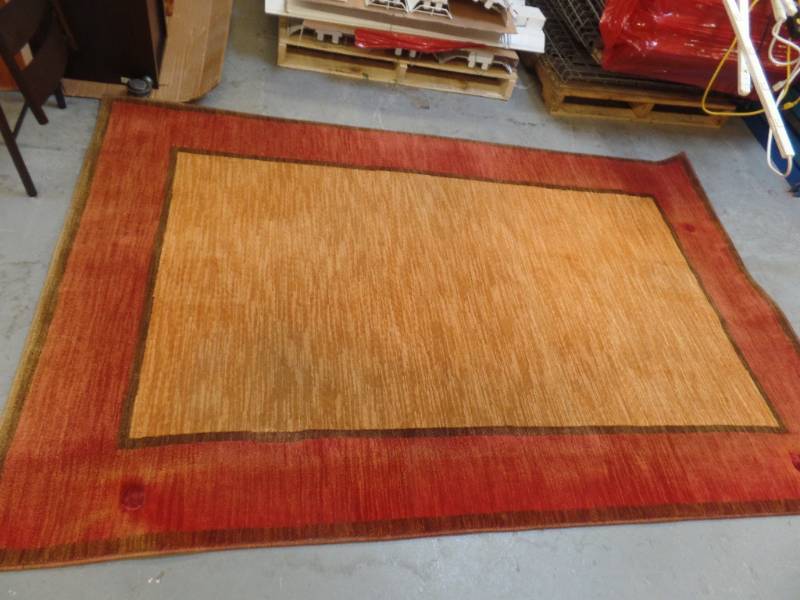 AREA RUG