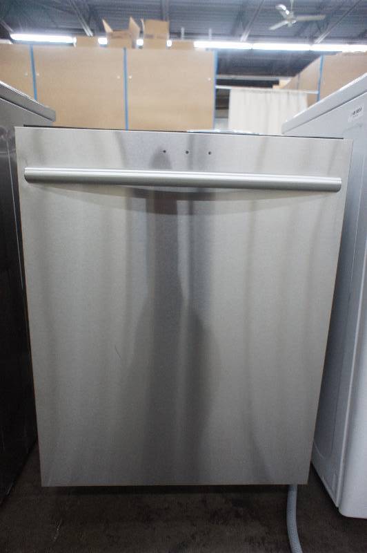 lot 10 image: Scratch & Dent SAMSUNG Model # (DW80F600UTS) - 24 Built-in Dishwasher - Stainless Steel  -Tested Works - MSRP $ 1299.99