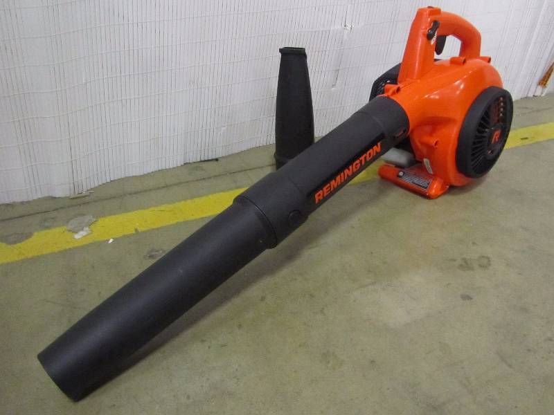 lot 11 image: Remington 200 MPH 430 CFM 2-Cycle 25cc Gas Handheld Leaf Blower