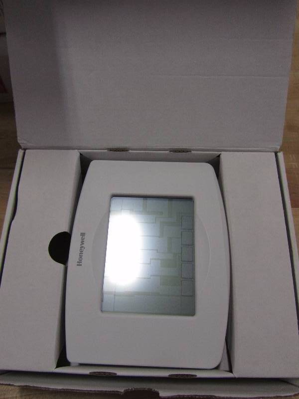 lot 39 image: Honeywell Wi-Fi 7 Day Smart Programmable Touchscreen Thermostat,