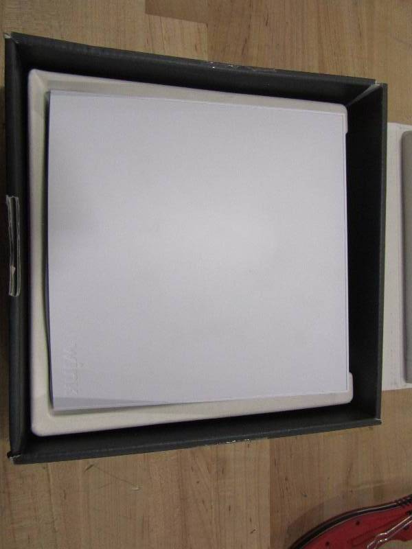 lot 44 image: Wink Hub 2