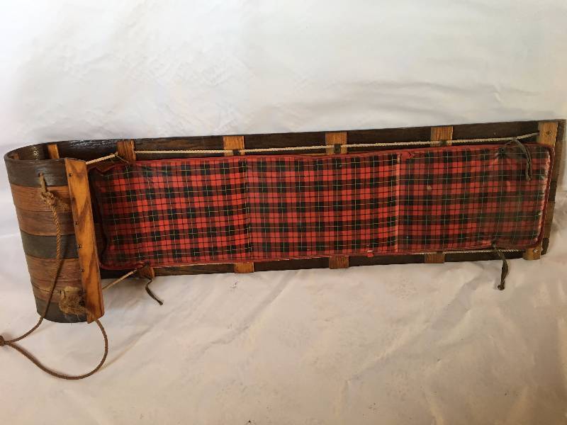 Classic Toboggan with Plaid cushion cover