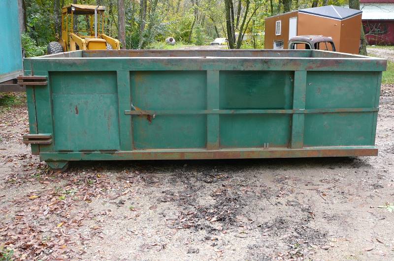 lot 1 image: Roll Off Container