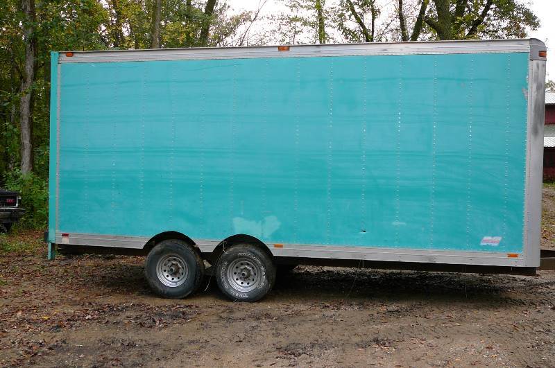 lot 2 image: Enclosed Trailer