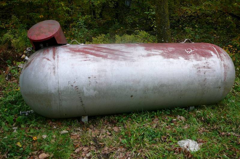 lot 5 image: 500 Gallon LP Tank
